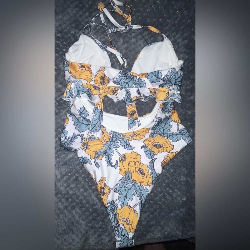 CLEARANCE💛Tularosa One Piece Keyhole swimsuit - Picture 4 of 4